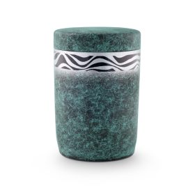   1060 – Vízben oldódó urna anhidritből, zöld patinás felülettel, kézzel festett motívumokkal